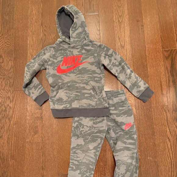 LIMITED EDITION SIZE 5 NIKE CAMO DESIGNER SWEAT SUIT